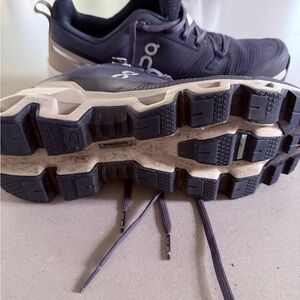 On Cloud Waterproof shoes
Lightly worn